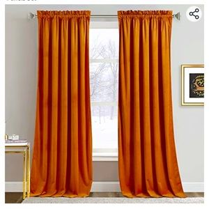Set of two velvet drapes